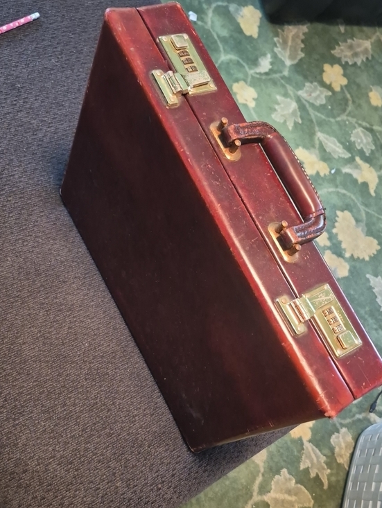 briefcase Other - Classic Brown Leather Briefcase with Gold Hardware